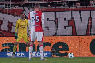 Chorý ve Slavii: pět důvodů pro a pět proti setrvání - Médium.cz